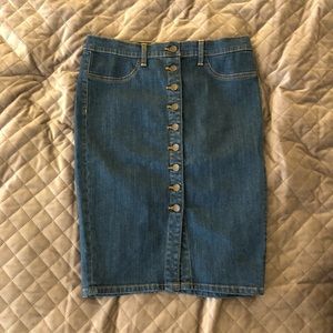 Mid length stretchy blue jean skirt size 8